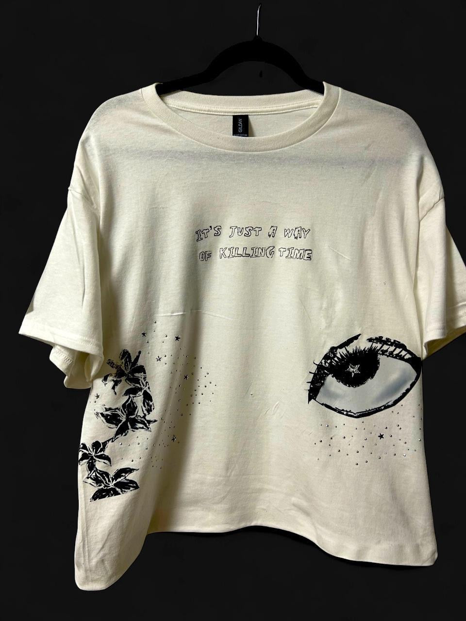white indie alternative edgy y2k cropped graphic tee | black floral print, spirals, stars