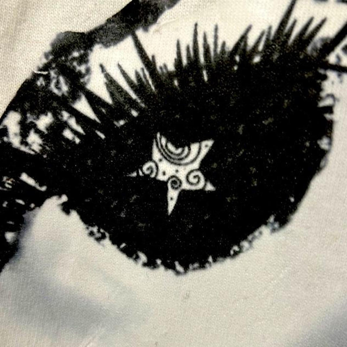 white indie alternative edgy y2k cropped graphic tee | black floral print, spirals, stars